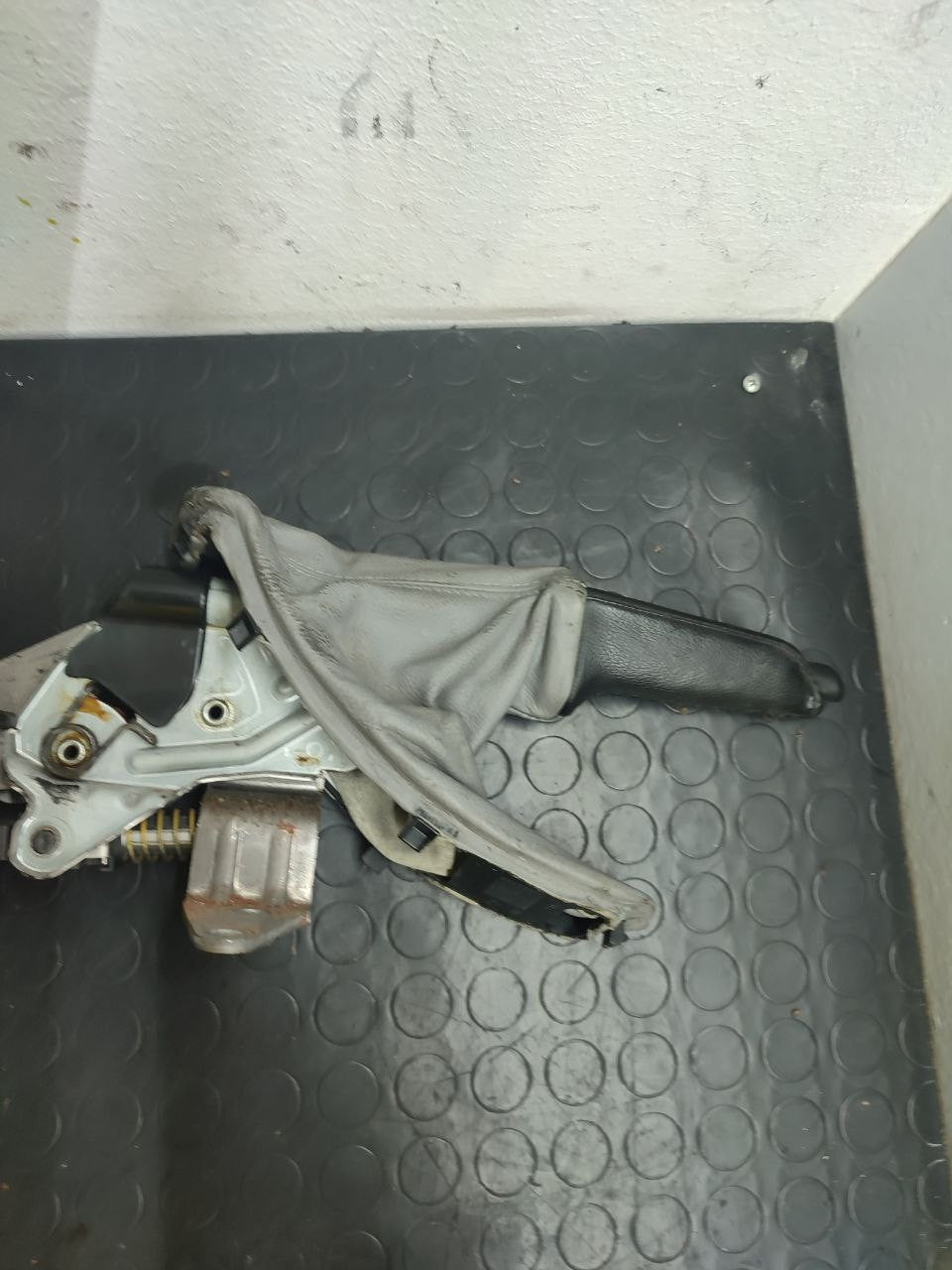 Freno a mano BMW SERIE 3 (E90) '05-'13 cod: 3440676492402 - F&P CRASH SRLS - Ricambi Usati