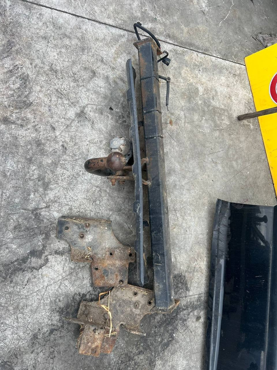Gancio traino completo di staffe mitsubishi pajero di-d 3.2 (2002) - F&P CRASH SRLS - Ricambi Usati