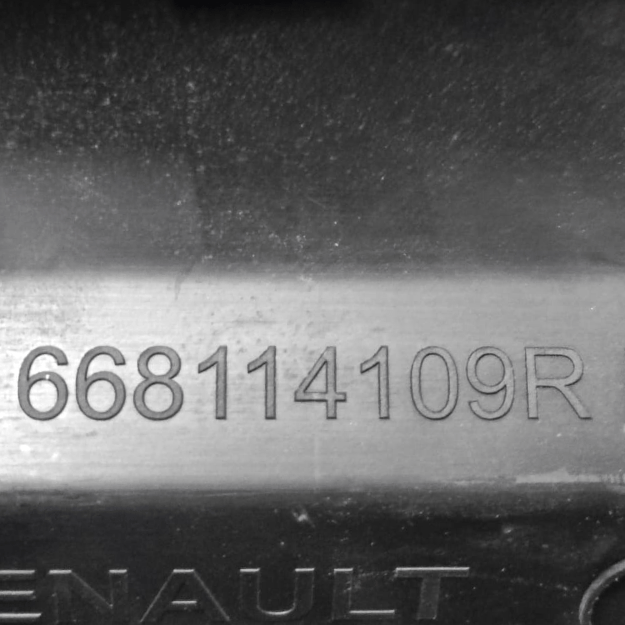 Gocciolatoio Anteriore Dacia Sandero COD: 668114109R (2020>) - F&P CRASH SRLS - Ricambi Usati