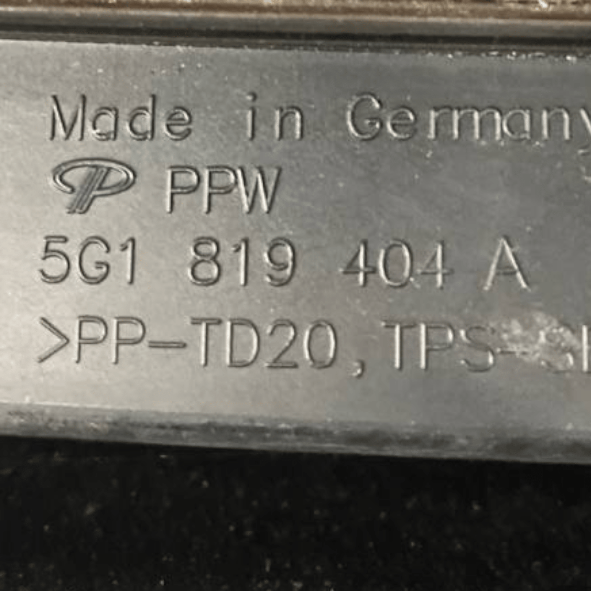 Gocciolatoio Completo Volkswagen Golf VII (2012 al 2019) cod: 5G1819404A / 5G1819403A - F&P CRASH SRLS - Ricambi Usati
