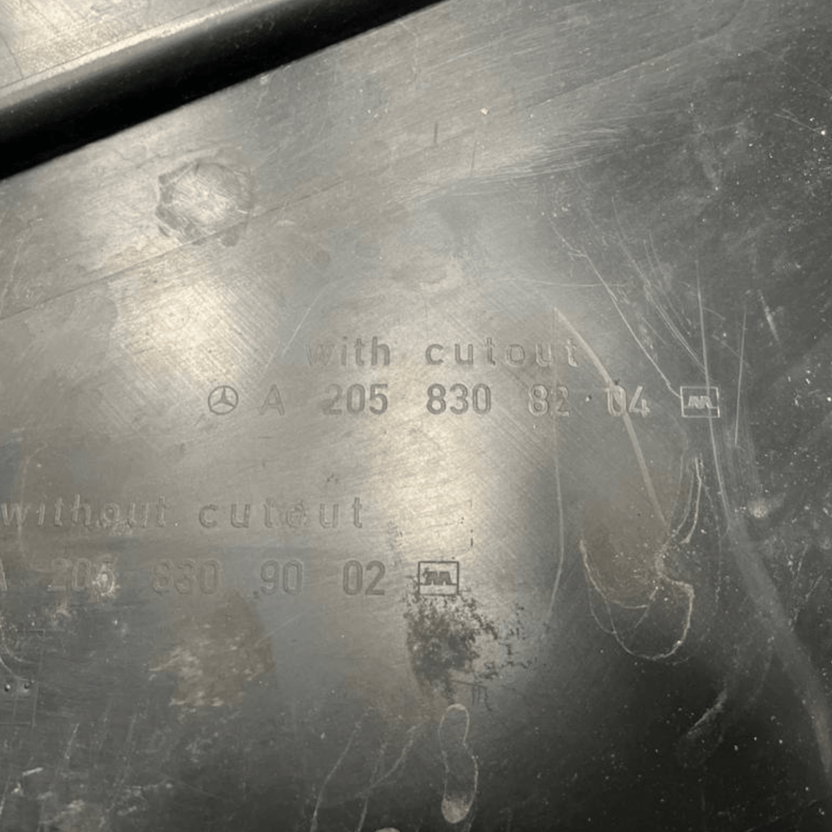 Gocciolatoio parabrezza destro Mercedes - Benz Classe C W205 cod.A2058308204(2014 - 2021) - F&P CRASH SRLS - Ricambi Usati