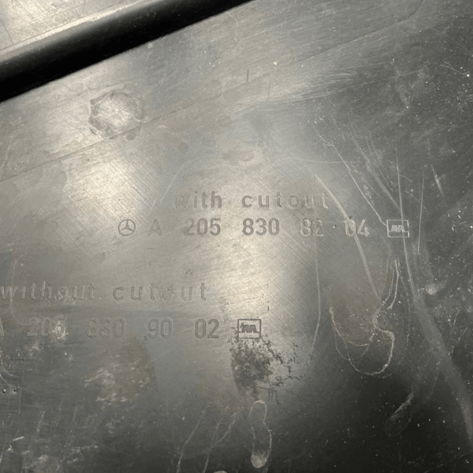 Gocciolatoio parabrezza destro Mercedes - Benz Classe C W205 cod.A2058308204(2014 - 2021) - F&P CRASH SRLS - Ricambi Usati