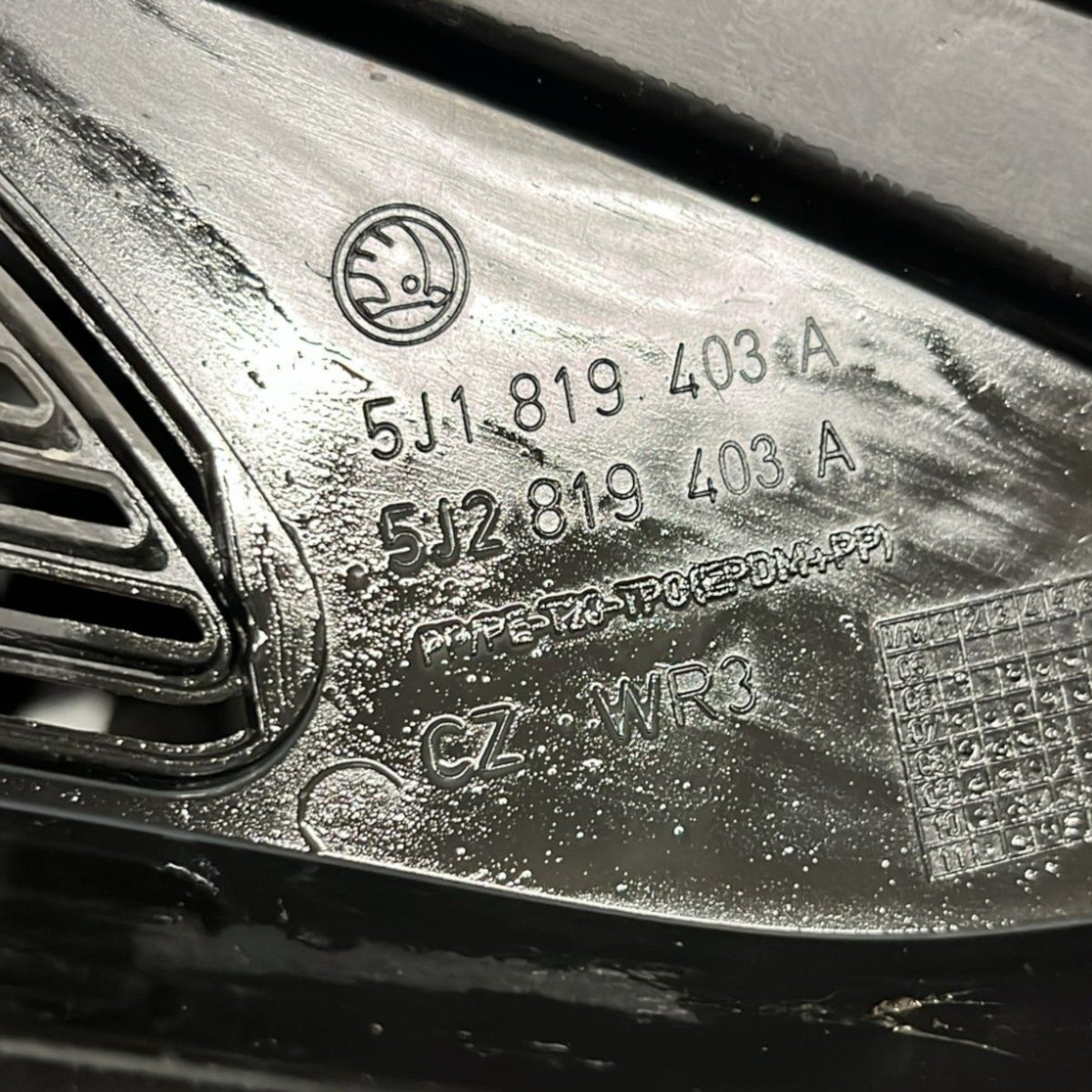 Gocciolatoio Parabrezza Skoda Fabia II cod:5J1819403A (2007 >2014) - F&P CRASH SRLS - Ricambi Usati