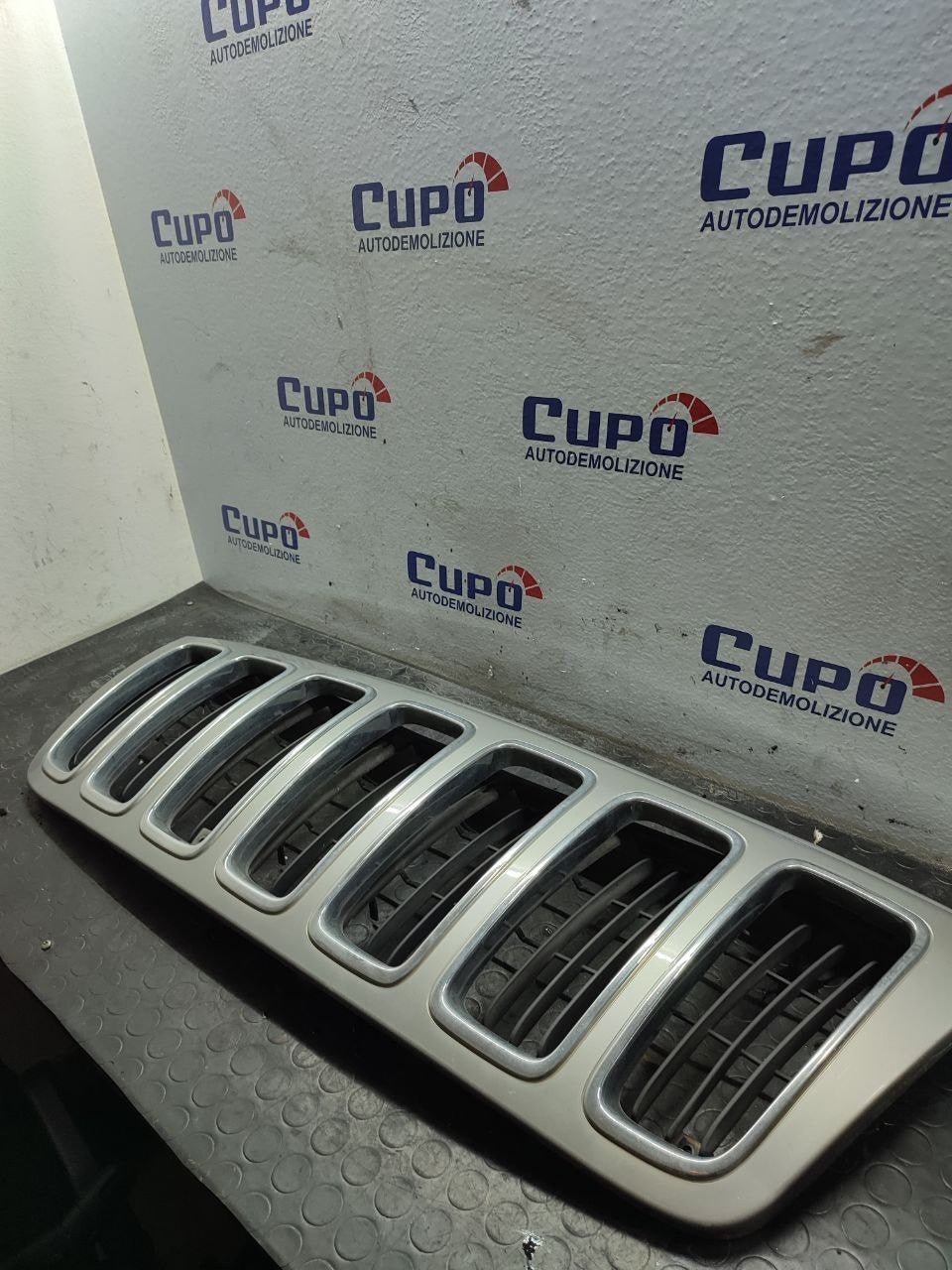 Griglia anteriore Jeep Grand Cherokee ( 2001 ) - F&P CRASH SRLS - Ricambi Usati