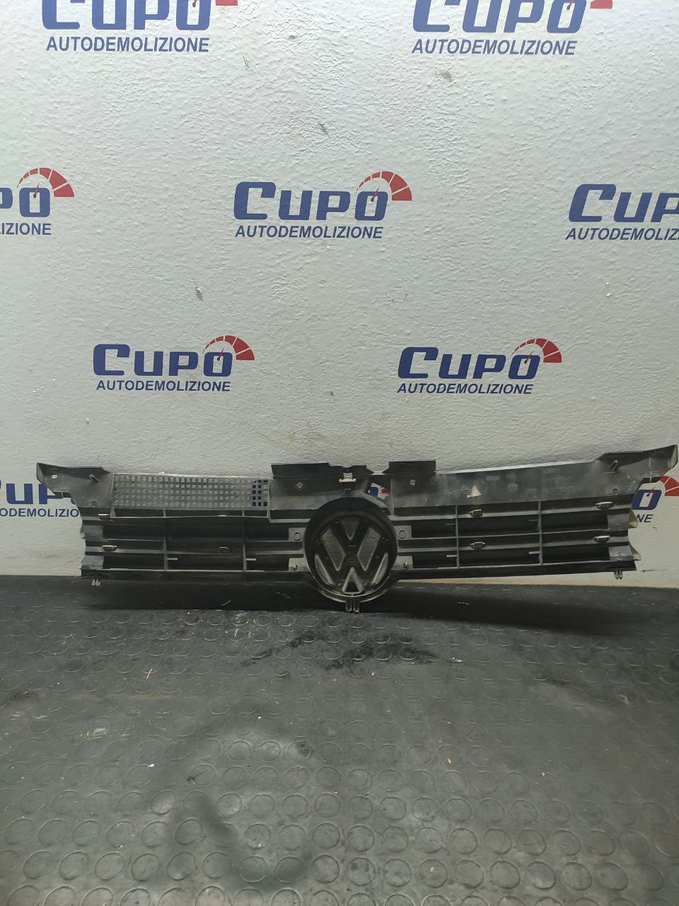 Griglia anteriore Volkswagen GOLF IV (2003) cod: 1j0853655f - F&P CRASH SRLS - Ricambi Usati