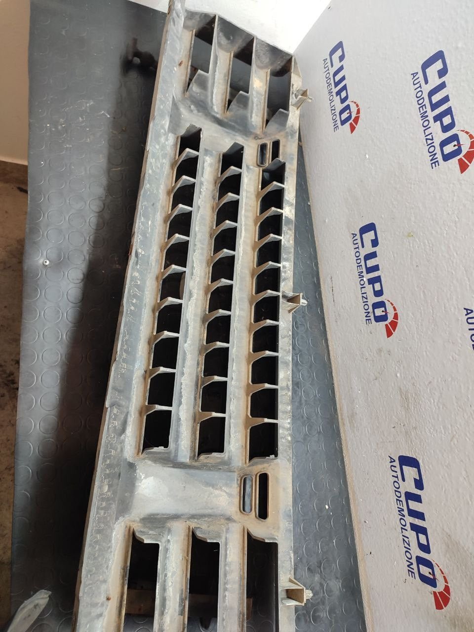 Griglia Mascherina anteriore Land Rover Discovery I ( 1989 ) - F&P CRASH SRLS - Ricambi Usati