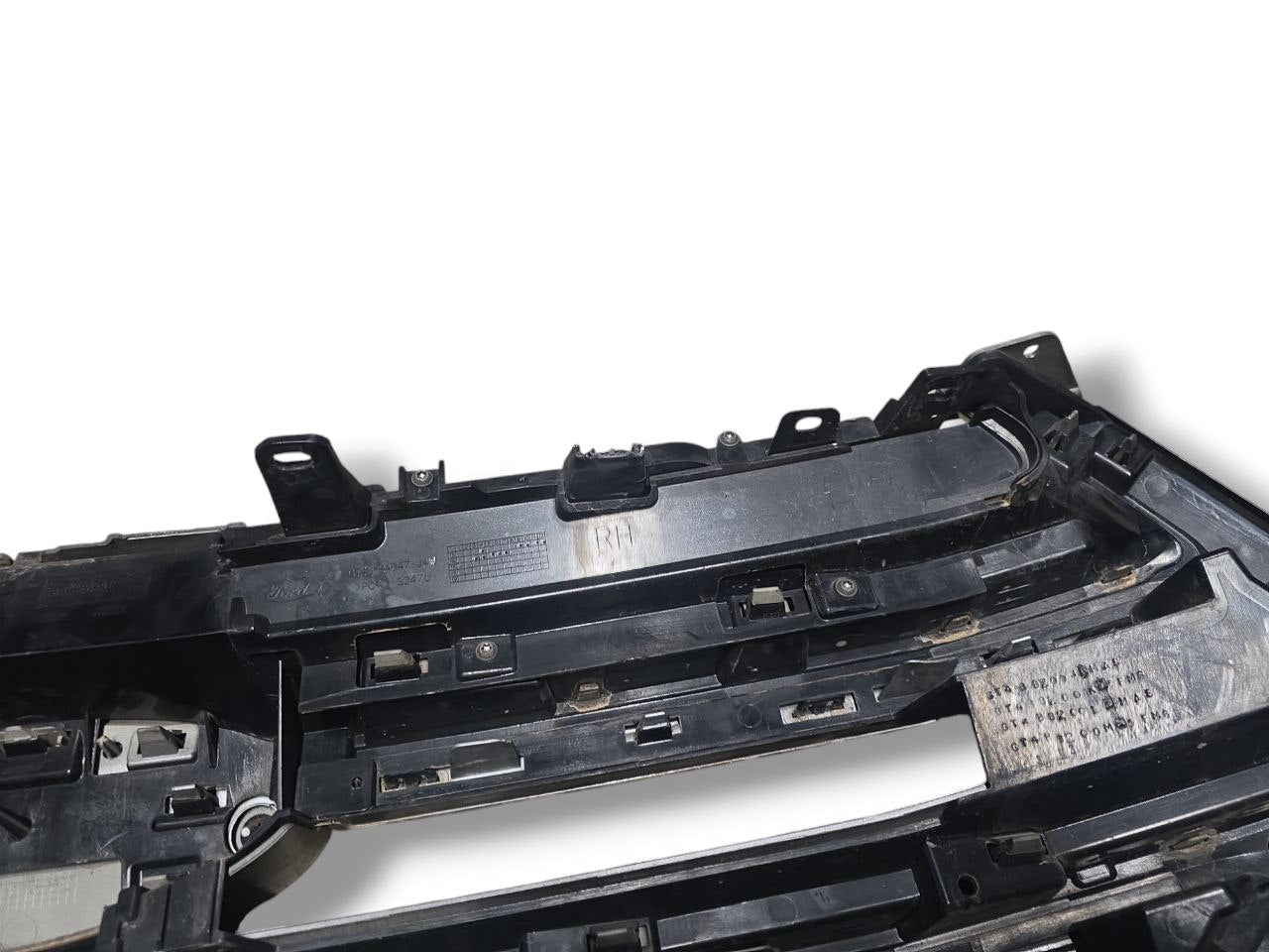 Front Bumper Grille Ford Edge Code: FT4B - 8200 - AKSMAS (2015>) - F&P CRASH SRLS - Used Parts