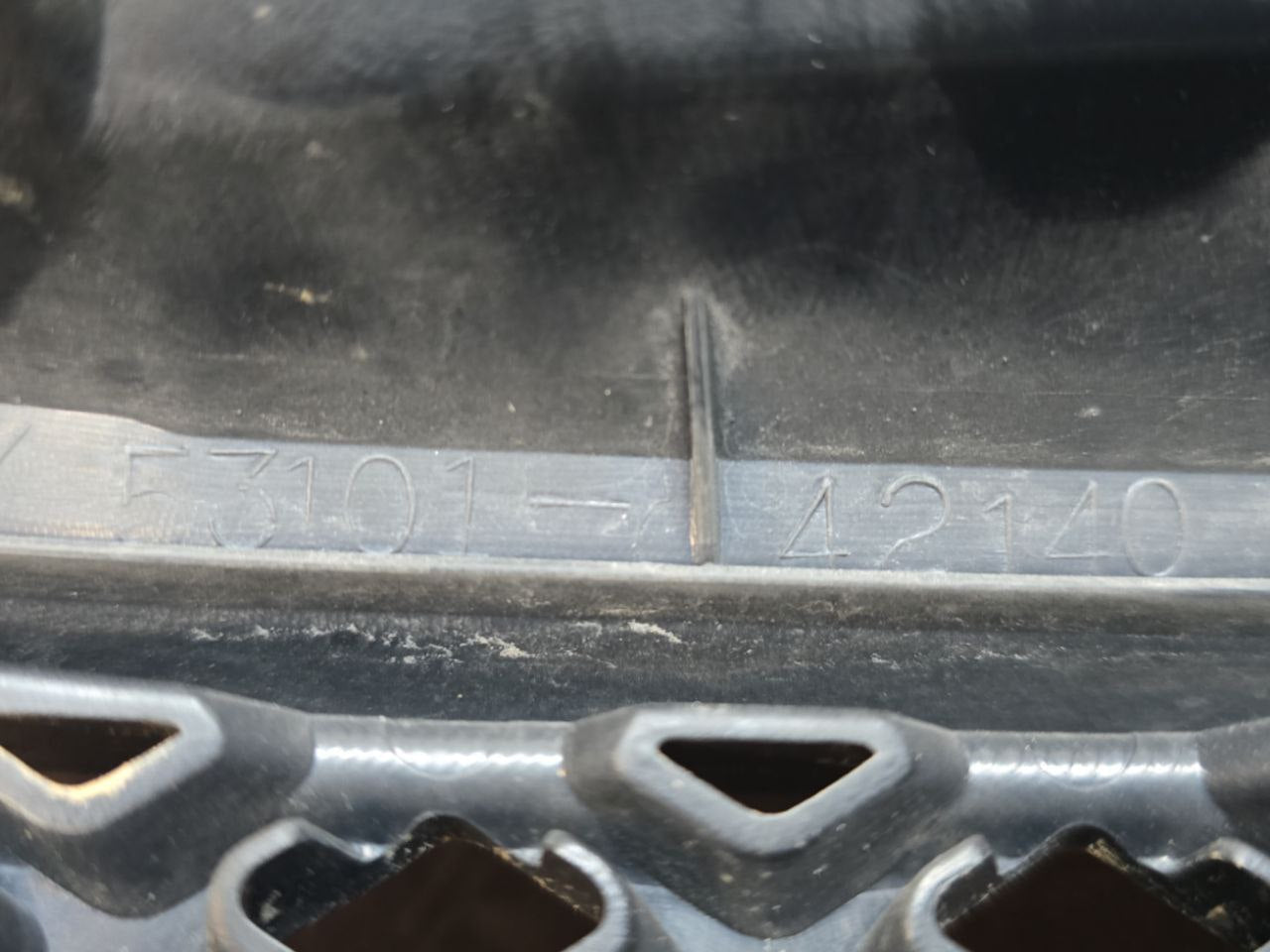 Griglia Paraurti Anteriore Toyota RAV 4 ( 2000 - 2006 ) Cod : 53101-42140 - F&P CRASH SRLS - Ricambi Usati