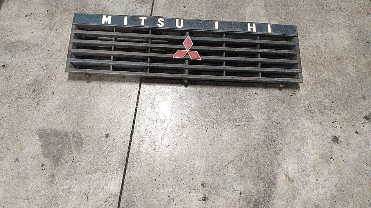 Griglia radiatore Mitsubishi ( L040 ) - F&P CRASH SRLS - Ricambi Usati