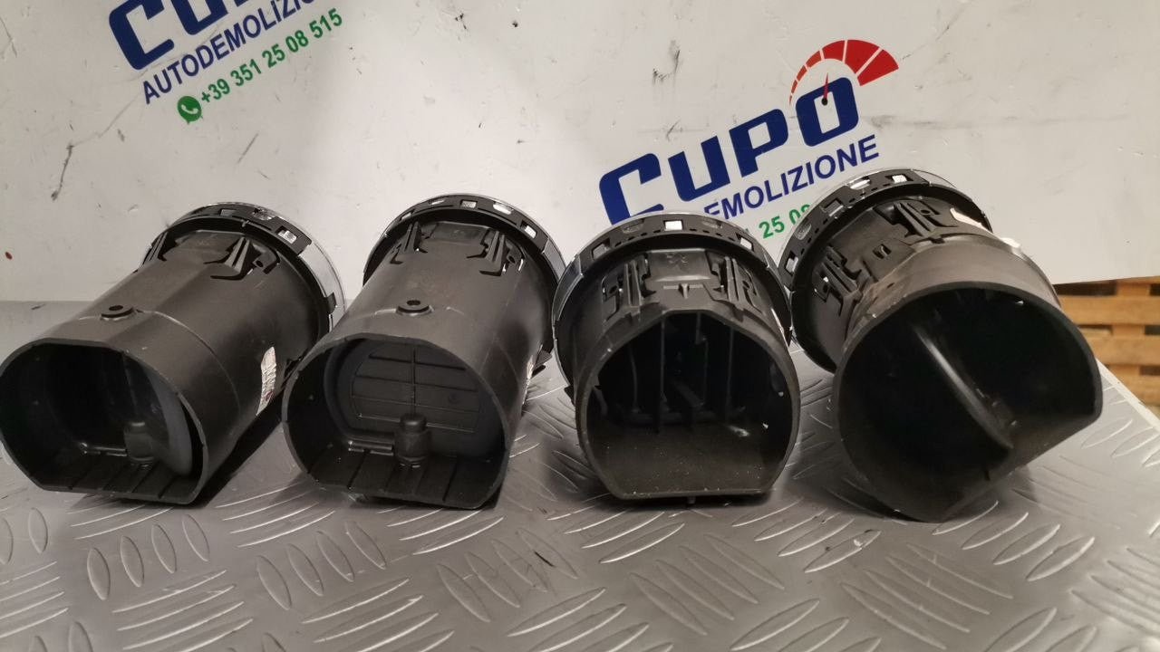 Griglie ventilazione Peugeot 3008 cod: y05201 - F&P CRASH SRLS - Ricambi Usati