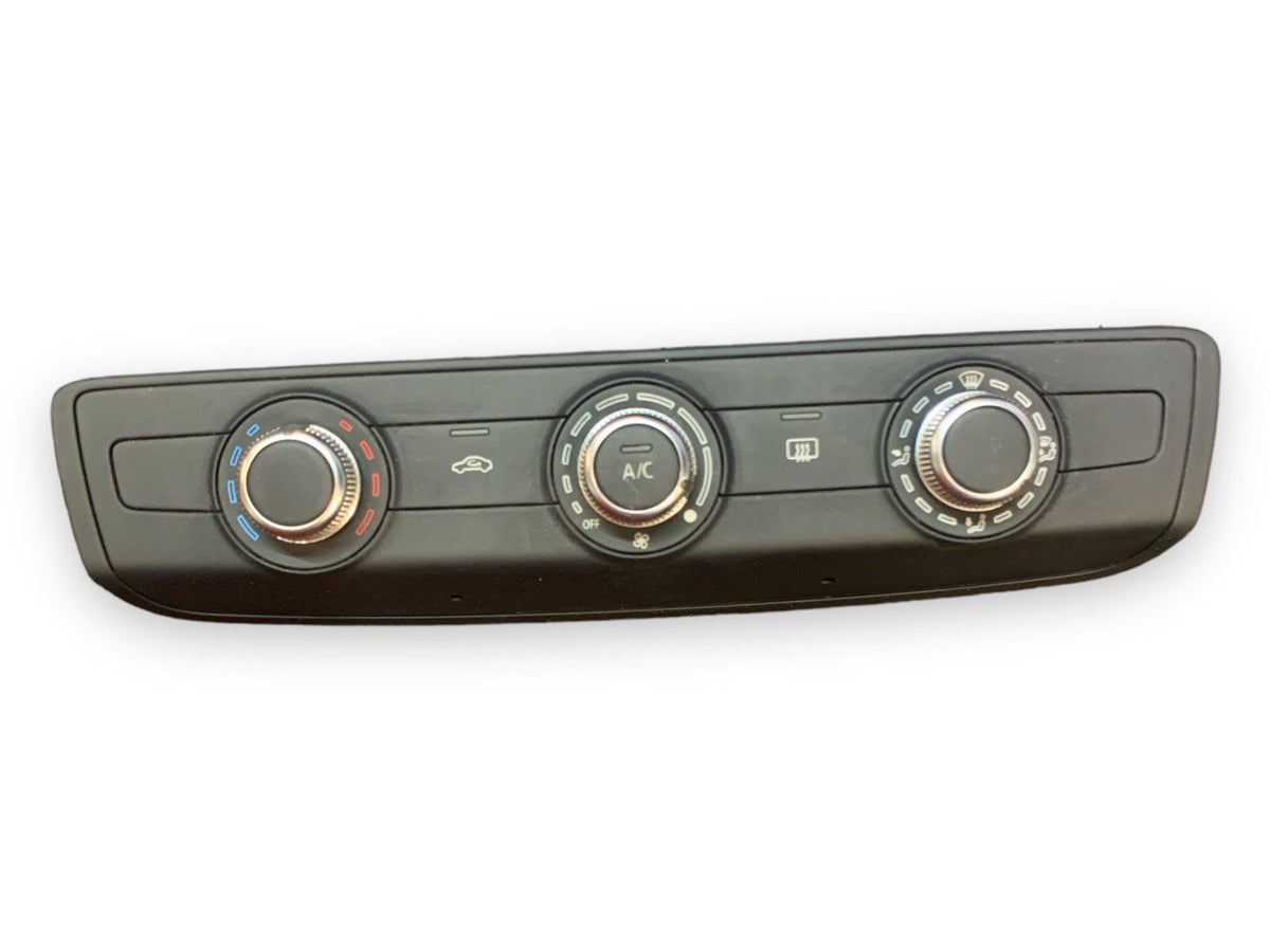 Gruppo Comandi Clima Audi A3 (8V1 - 2016) cod.8V0820047F - F&amp;P CRASH SRLS - Ricambi Usati