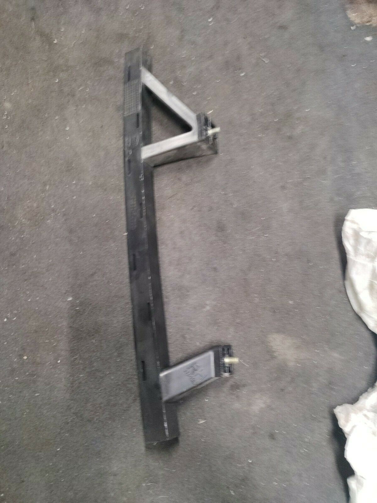 Hyundai i20 Pb Binario Finestra Guida Disco Porta Anteriore Destra 82560-1J000 - F&P CRASH SRLS - Ricambi Usati