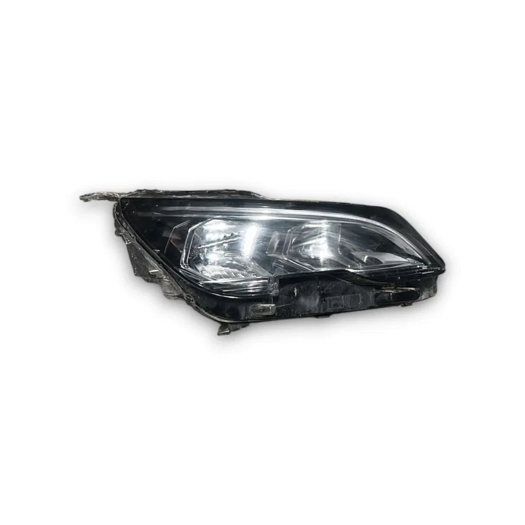 Faro anteriore destro Peugeot 3008 2016–2021 OEM 1686413380