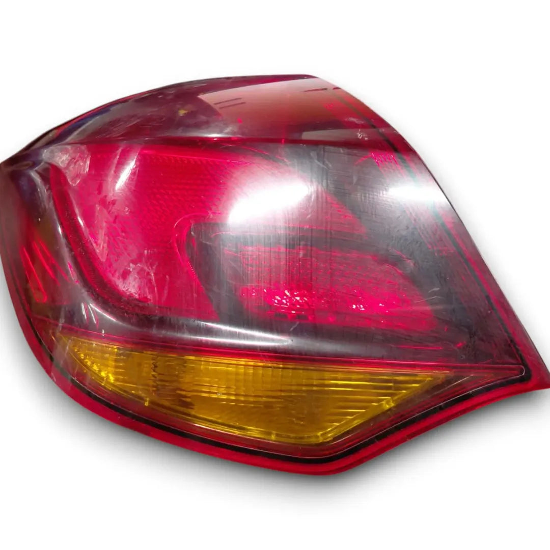 Fanale posteriore esterno sinistro Opel Astra J 2009–2018 OEM 13319949
