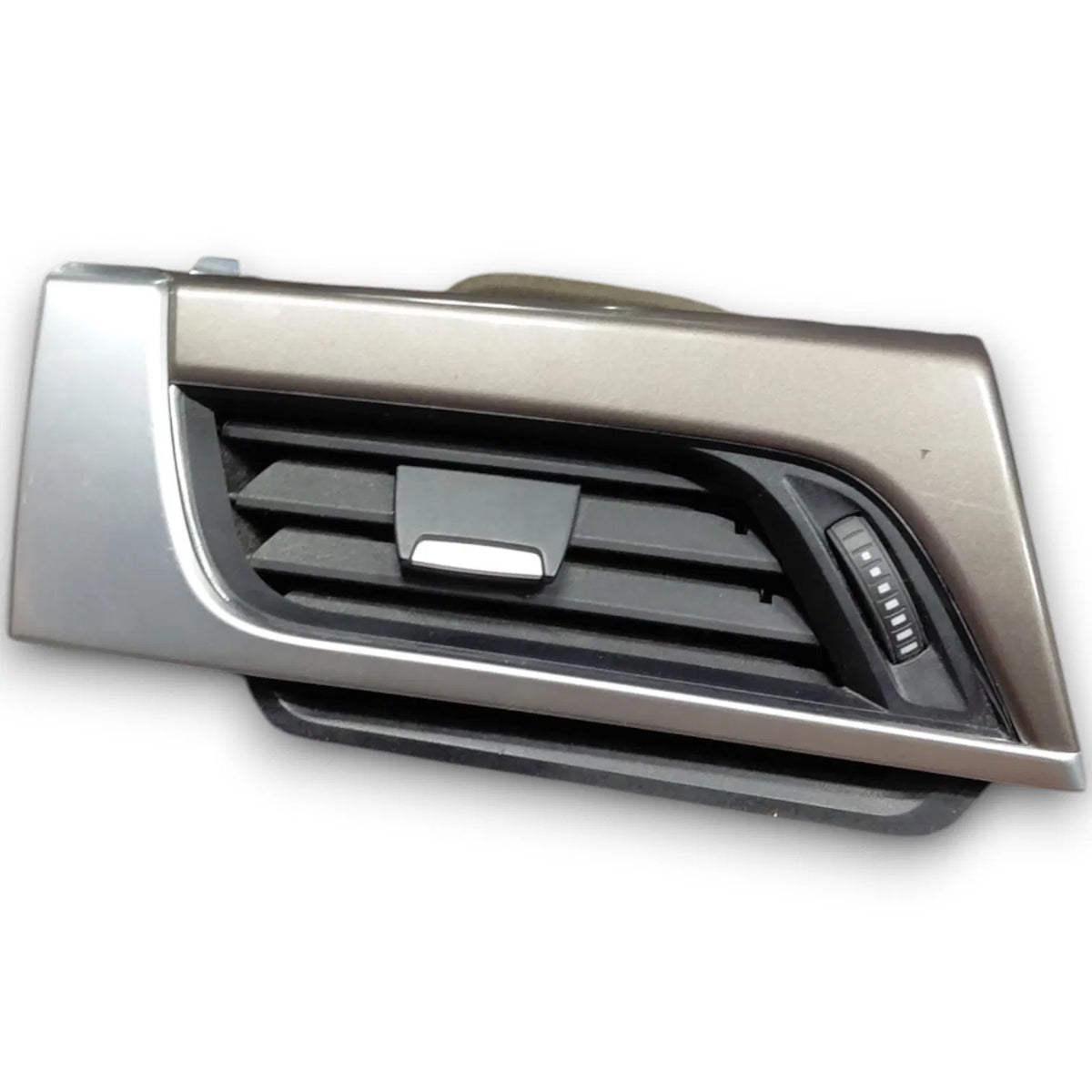 Bocchetta aria laterale cruscotto destra BMW X1 F48 cod. 9332456