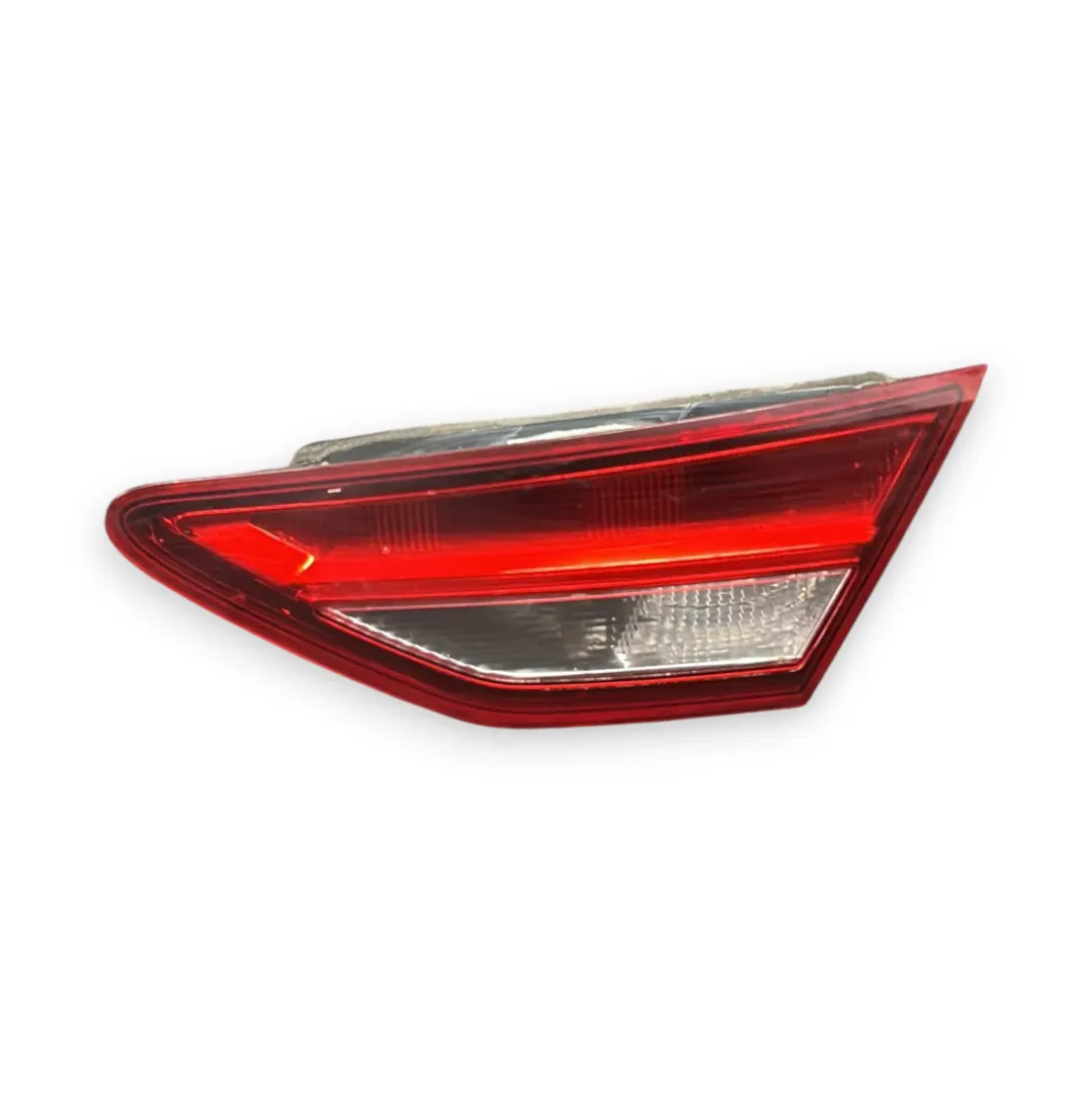 Base fanale posteriore parte interna destra SEAT Leon codice 90042873