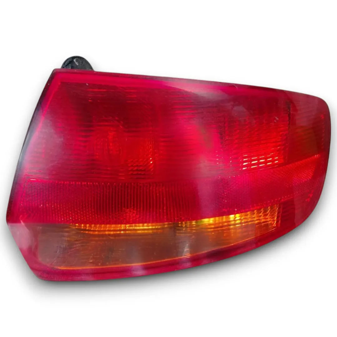 Fanale posteriore esterno sinistro Audi A3 8P 2010–2013 OEM 8P4945095E
