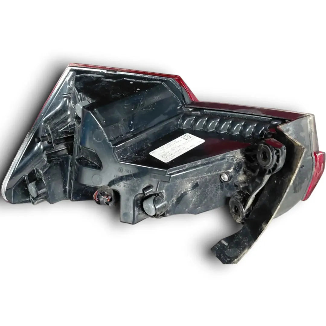 Dettaglio Fanale posteriore sinistro Skoda Octavia dal 2020 OEM 5E3.945.207.A - foto 2