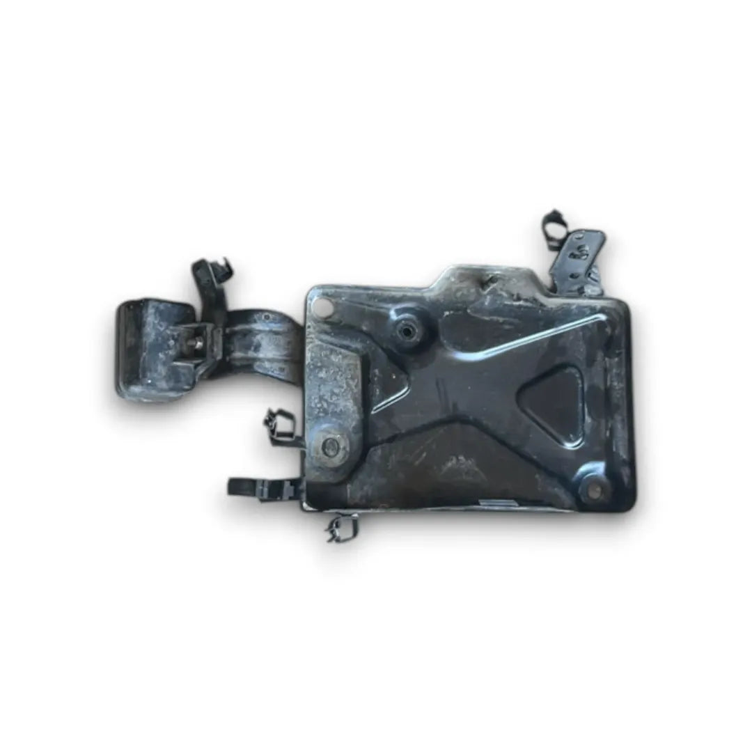 Dettaglio Supporto batteria Fiat 500L 2012–2018 cod. 55229840 - foto 2