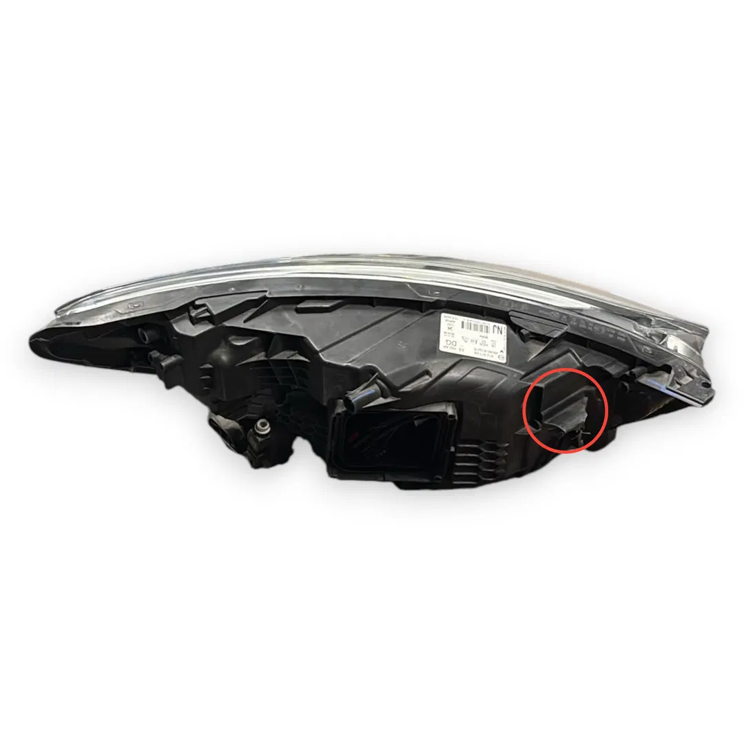 Dettaglio Faro anteriore sinistro Renault Captur 2017–2020 OEM 260606152R da riparare - foto 2