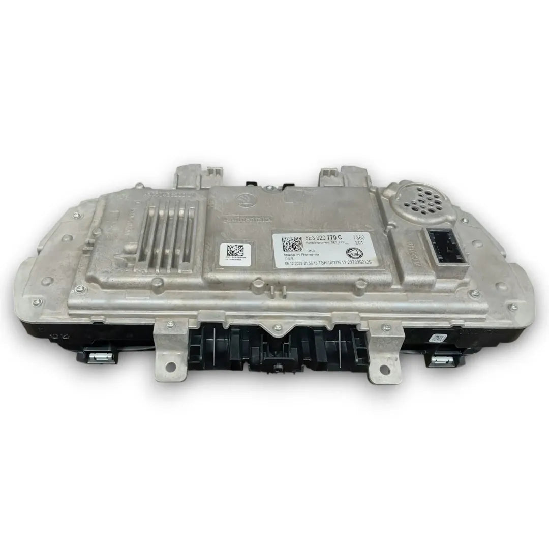 Dettaglio Quadro strumenti Skoda Octavia dal 2020 OEM 5E3920770C - foto 2