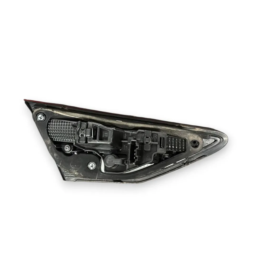 Dettaglio Base fanale posteriore parte interna destra SEAT Leon codice 90042873 - foto 2