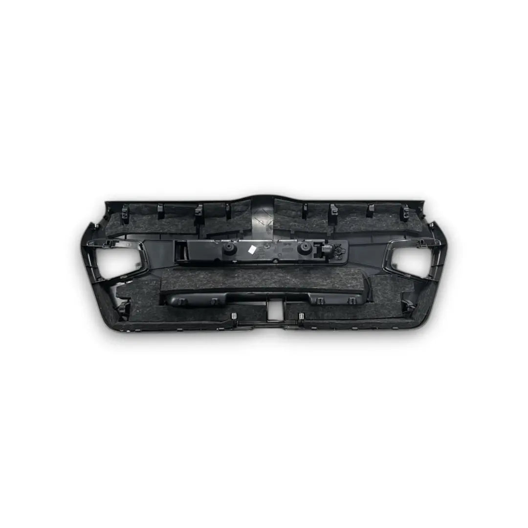 Dettaglio Rivestimento interno del portellone posteriore inferiore Audi A3 2012–2016 cod. 8V4867979E - foto 2