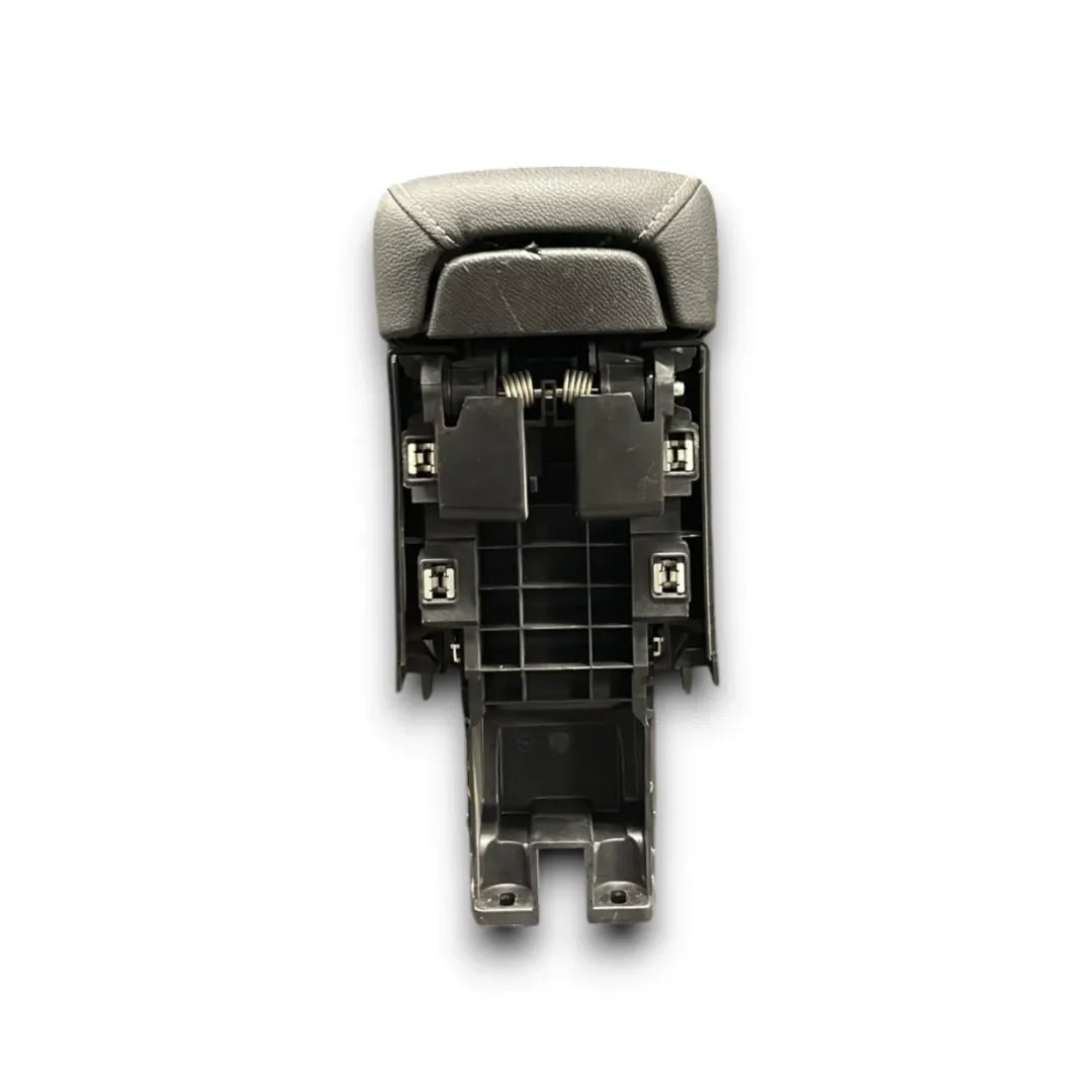 Dettaglio Bracciolo centrale anteriore Opel Corsa F 2019–2024 OEM 98302086ZD - foto 2