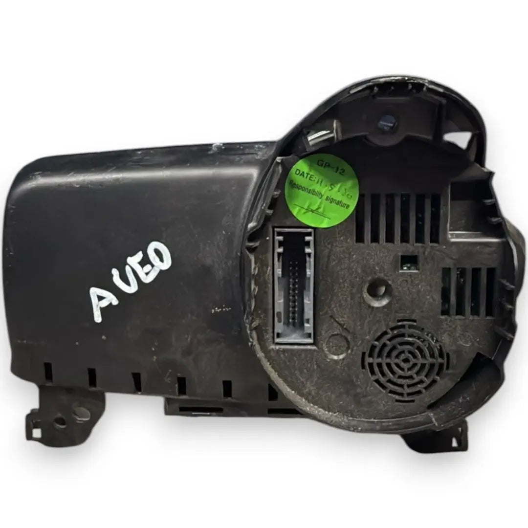 Dettaglio Quadro strumenti con tachimetro e contachilometri Chevrolet Daewoo Aveo T300 cod. 95471171 - foto 2
