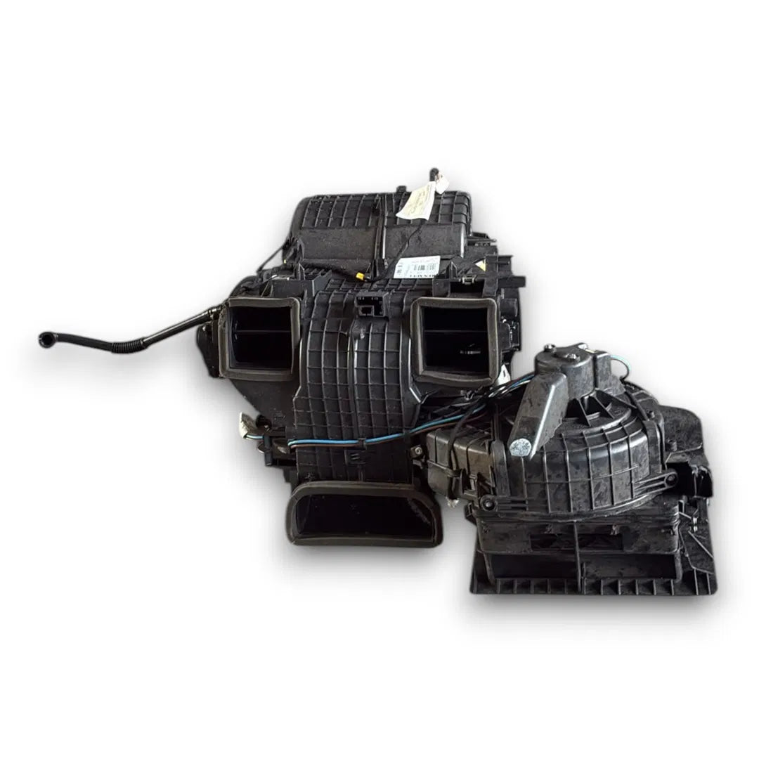 Dettaglio Gruppo riscaldatore abitacolo Renault Master Furgone dal 2019 OEM 272702687R - foto 2