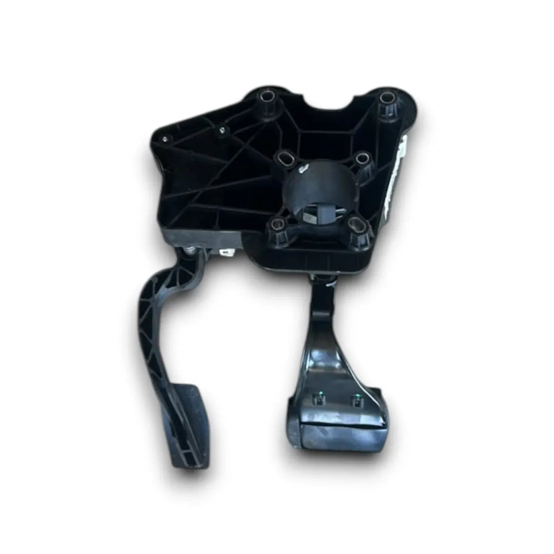 Dettaglio Pedali del freno e dell'acceleratore Fiat 500L 2012–2018 cod. 00519874110 - foto 2