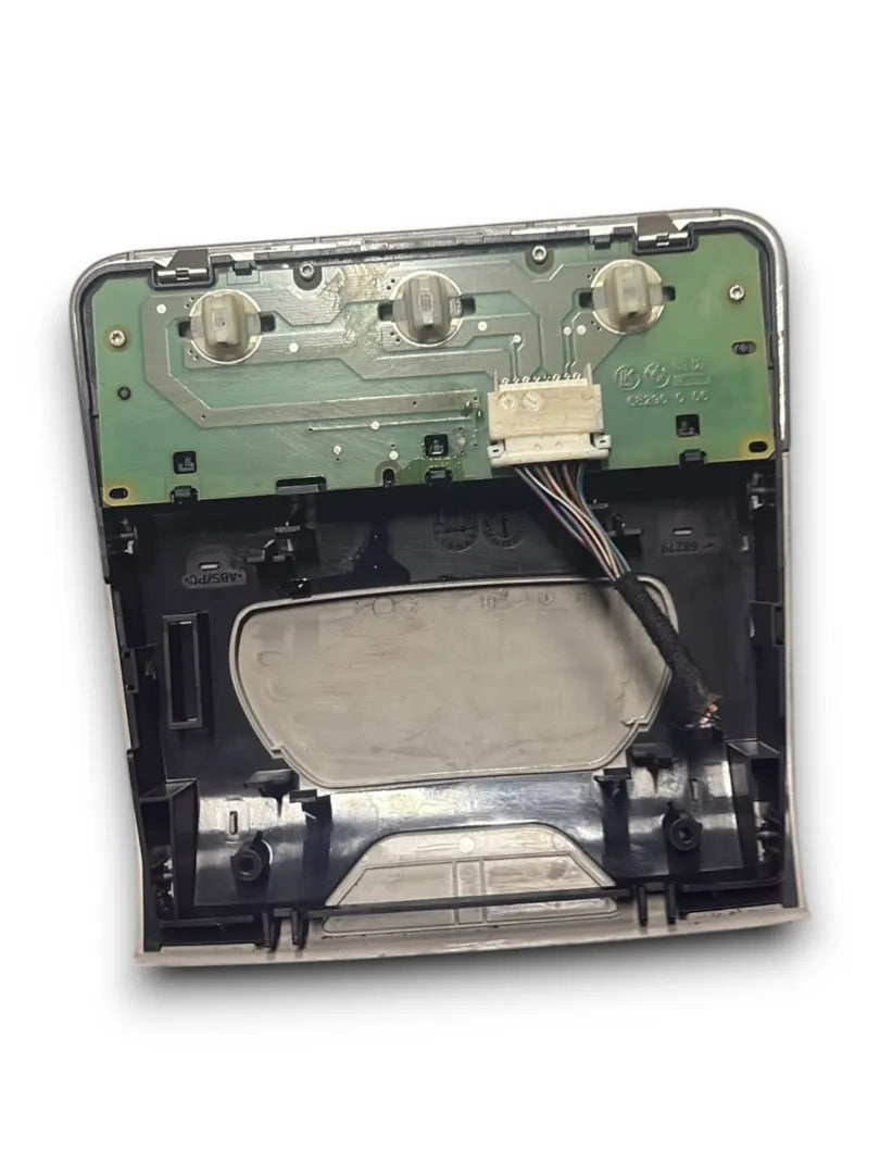 Dettaglio Plafoniera anteriore di cortesia BMW Serie 3 E90/E91 OEM 61316924675 - foto 2