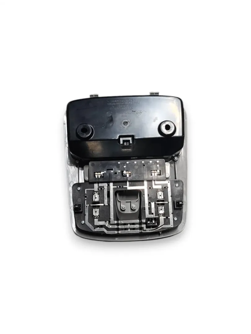 Dettaglio Plafoniera anteriore di cortesia Ssangyong Tivoli cod. 7767034000 - foto 2