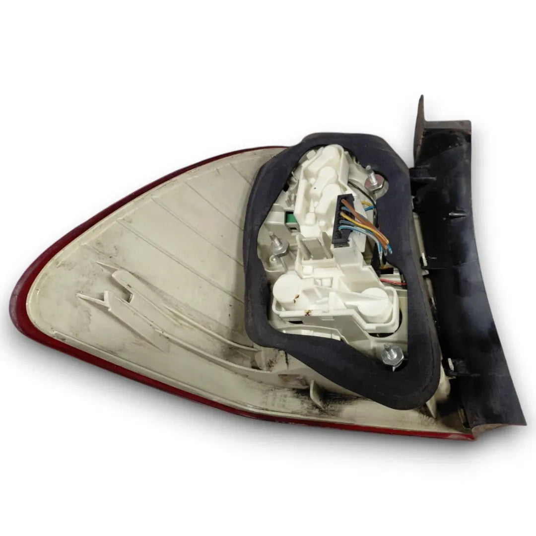 Dettaglio Fanale posteriore esterno destro BMW Serie 3 E90/E91 OEM 63217289432 - foto 2