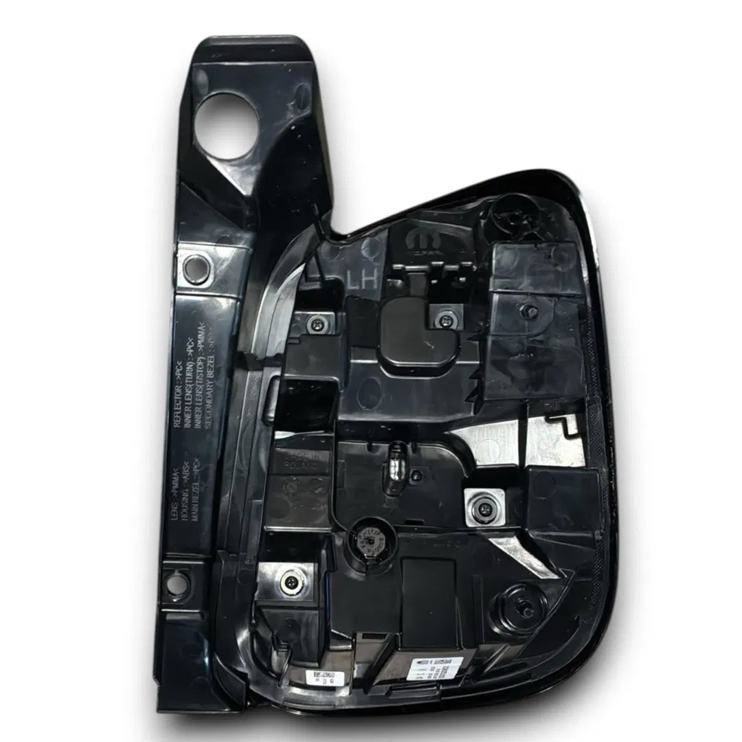 Dettaglio Fanale posteriore sinistro Fiat 600 dal 2023 OEM 52207541 - foto 2