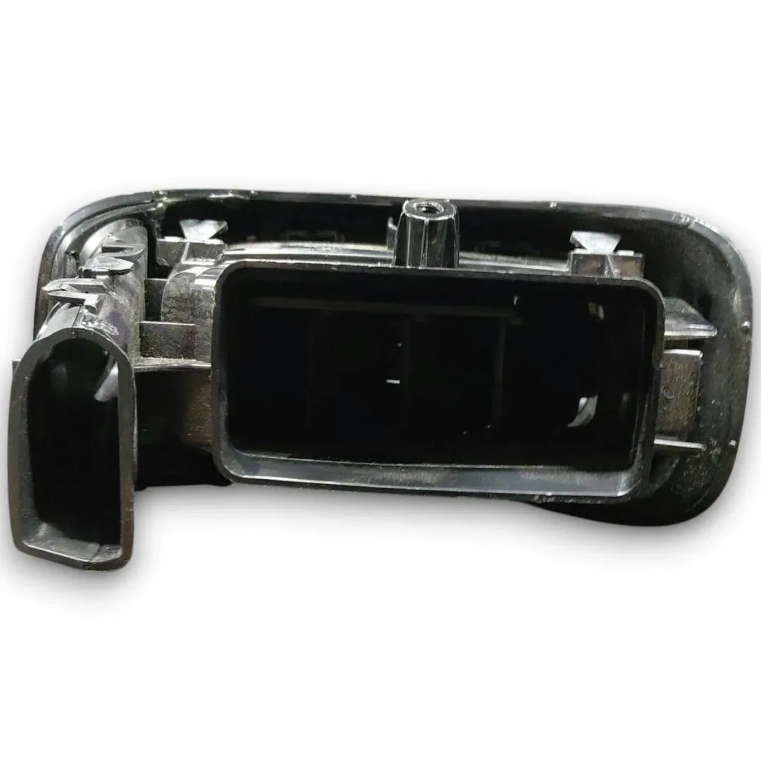Dettaglio Bocchetta aria laterale cruscotto sinistra Citroën C3 3ª Serie 2020–2024 OEM 98159963ZD - foto 2