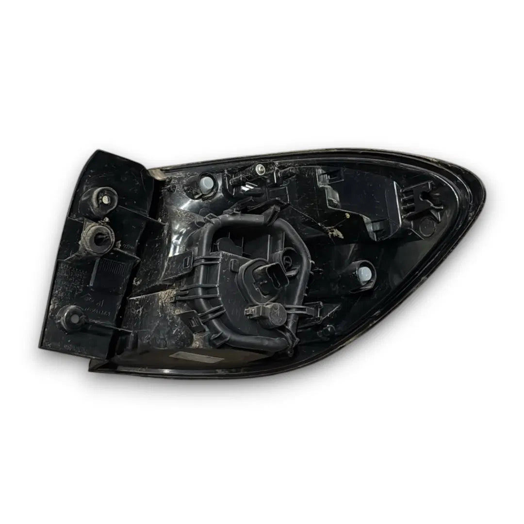 Dettaglio Fanale posteriore esterno sinistro Renault Captur 2017–2020 OEM 265557849R - foto 2