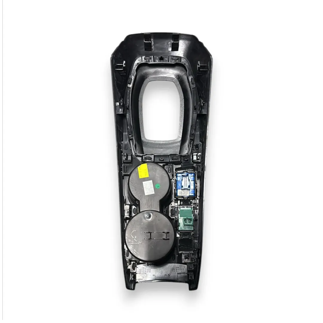 Dettaglio Rivestimento della consolle centrale Peugeot 2008 2019–2023 OEM 9824733780 - foto 2