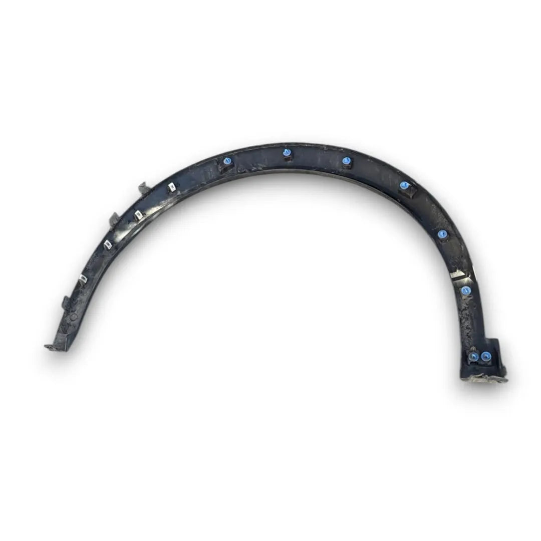 Dettaglio Modanatura arco passaruota anteriore destra Peugeot 2008 2019–2023 OEM 9825736680 - foto 2