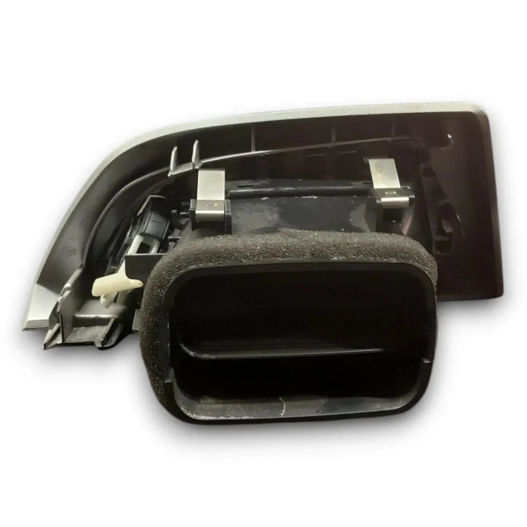 Dettaglio Bocchetta aria laterale cruscotto sinistra BMW Serie 1 5P F20 OEM 64229205355 - foto 2