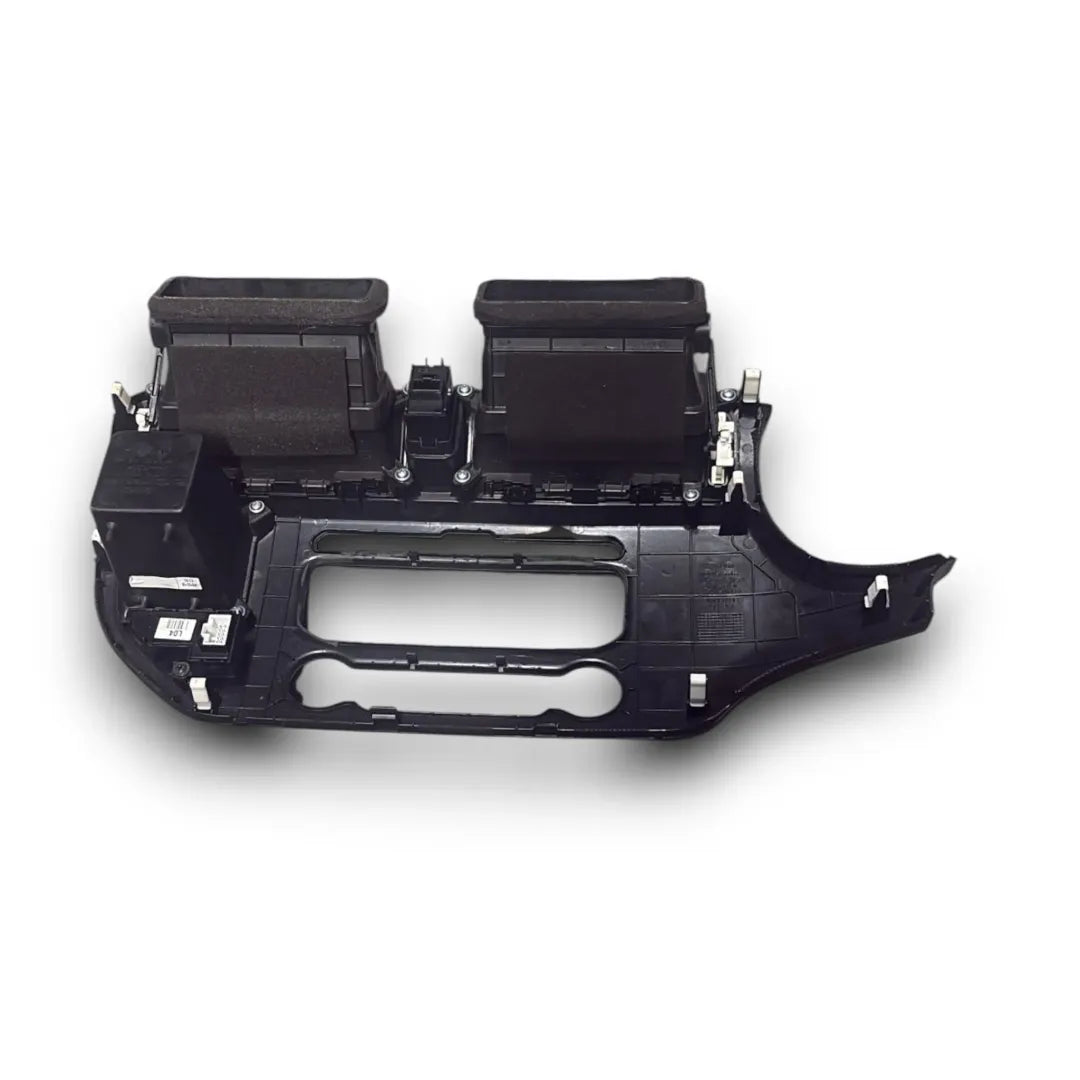 Dettaglio Rivestimento centrale del cruscotto anteriore Kia Picanto 2015–2017 cod. 847411W110 - foto 2