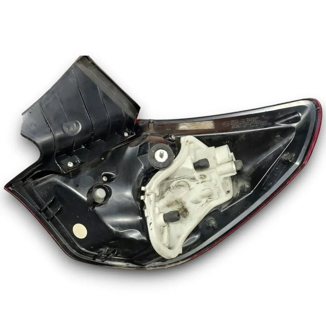 Dettaglio Fanale posteriore esterno sinistro Opel Astra J 2009–2018 OEM 13319949 - foto 2