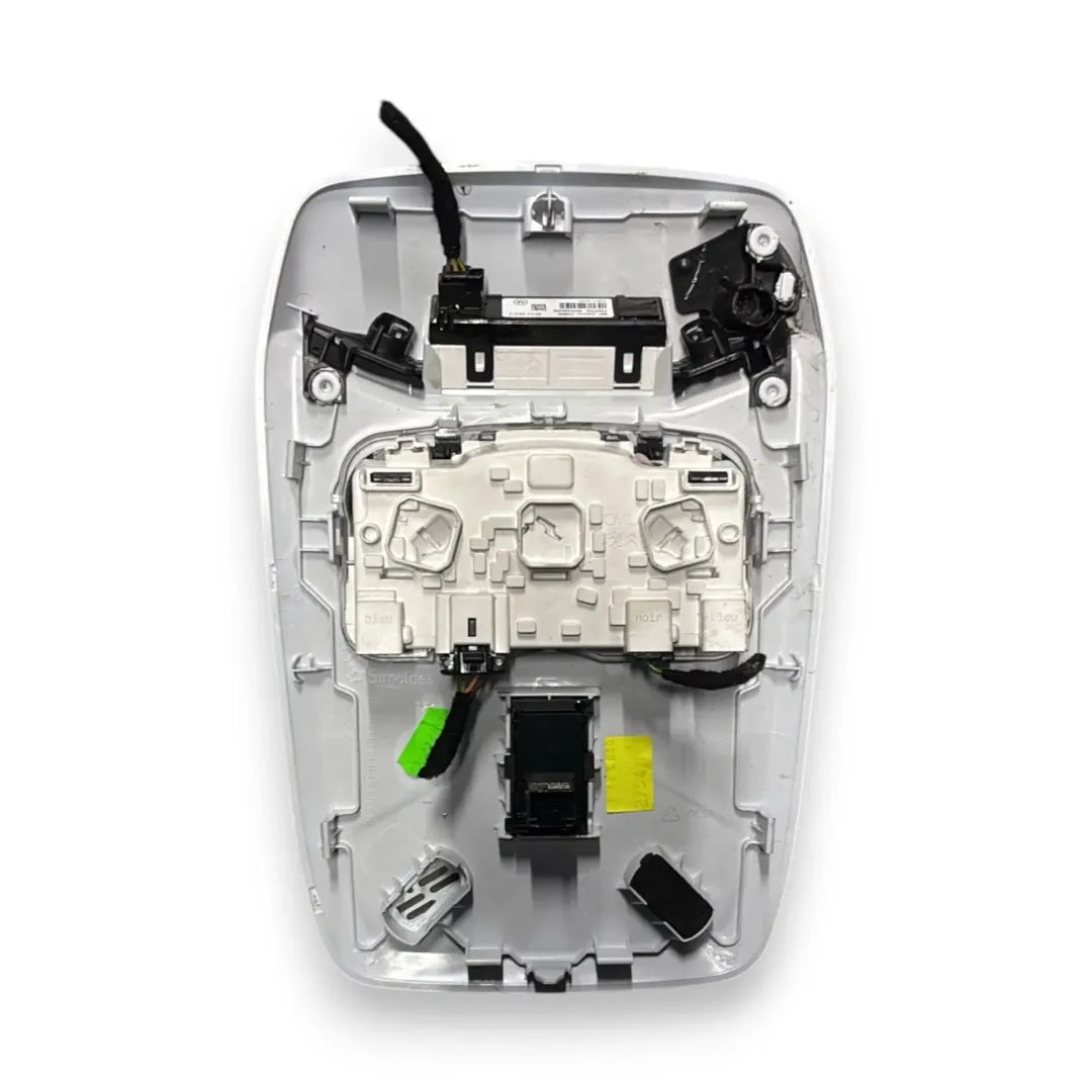 Dettaglio Plafoniera anteriore di cortesia Peugeot 2008 2019–2023 OEM 98232978PR - foto 2