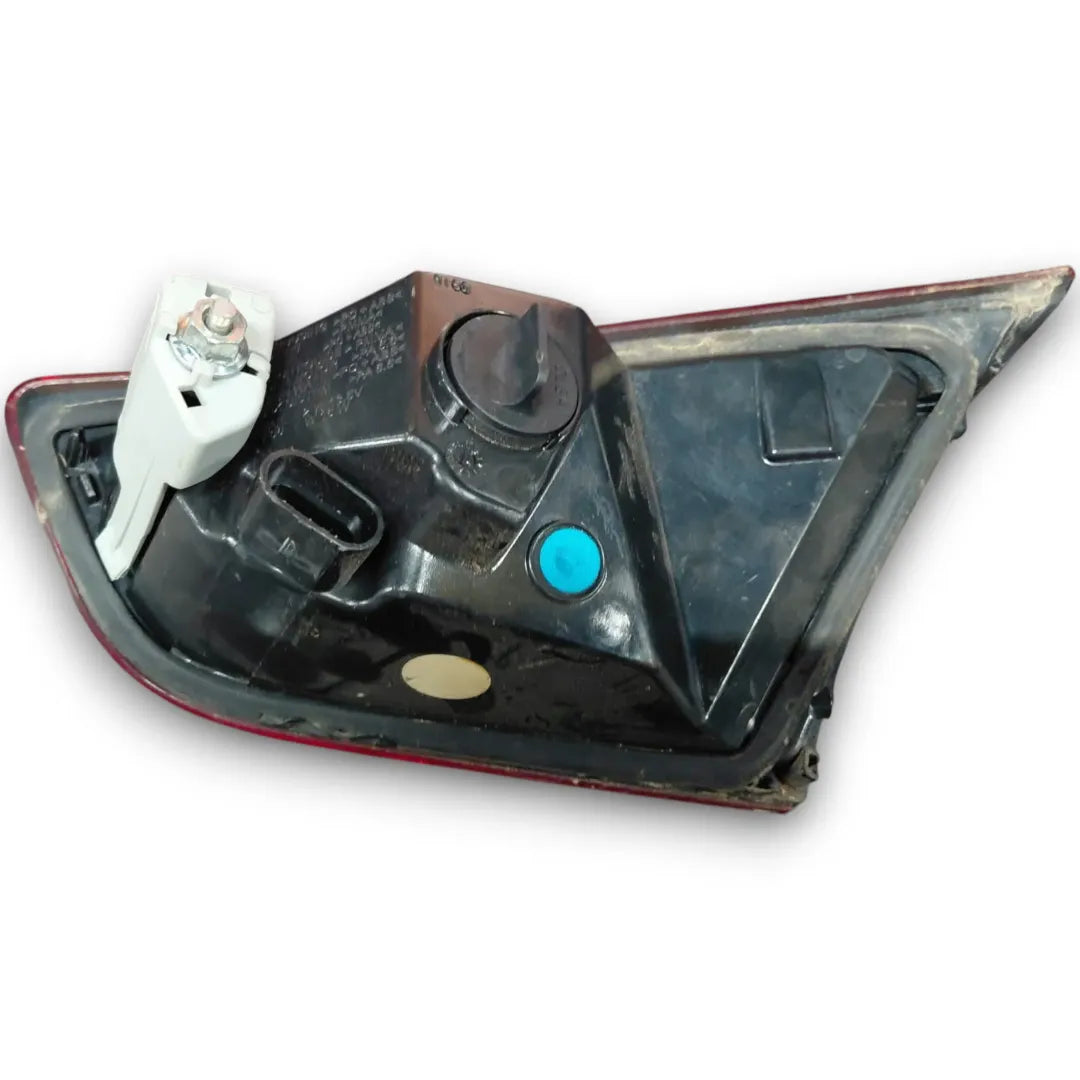 Dettaglio Fanale posteriore interno sinistro Maserati Ghibli OEM 670004682 - foto 2