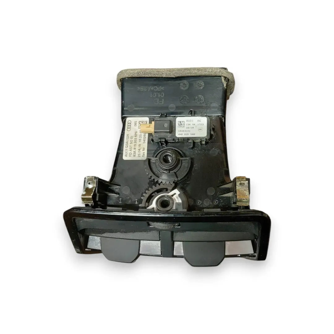 Dettaglio Bocchetta di aerazione posteriore della consolle centrale Audi Q3 F3B OEM 83A819203A6PS - foto 2