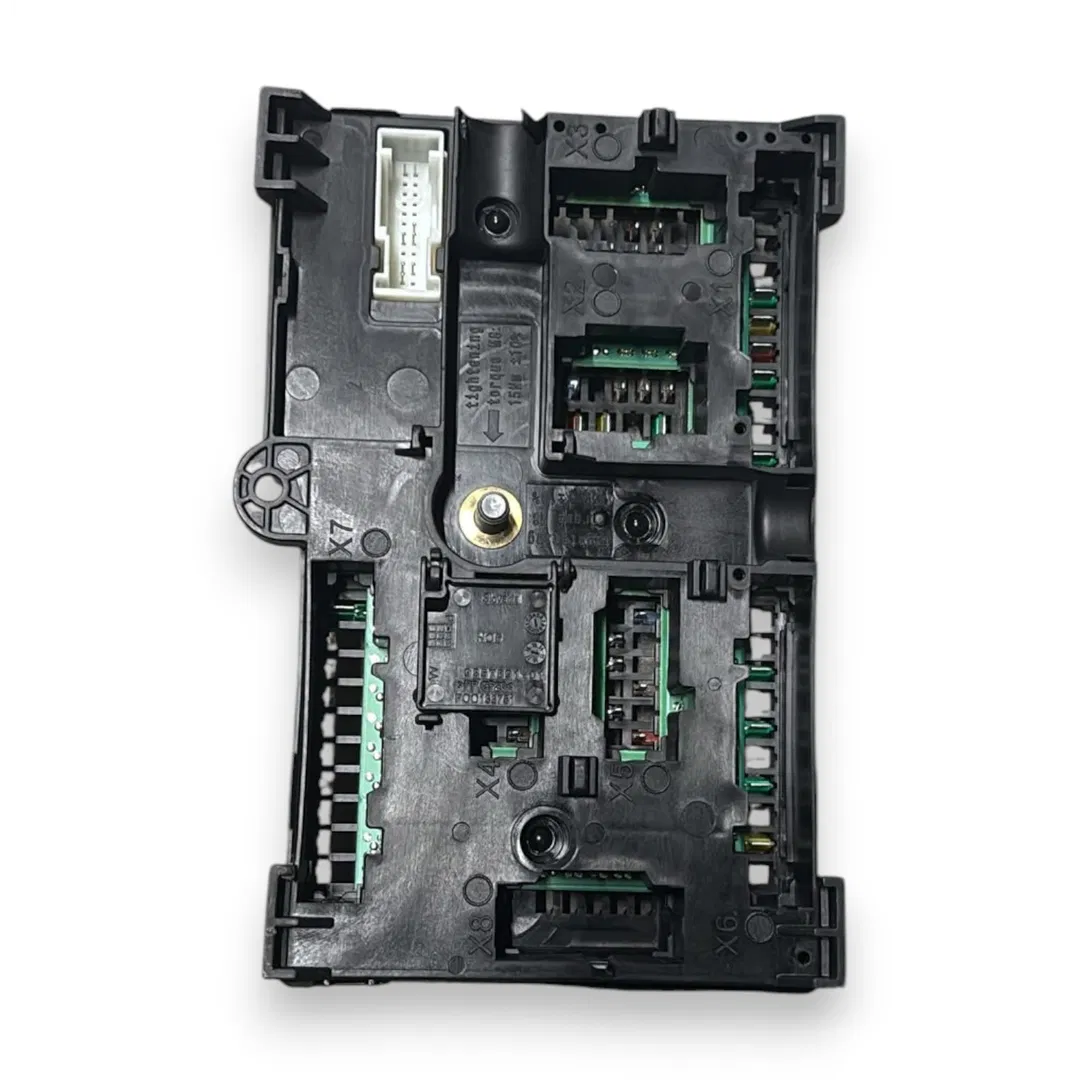 Dettaglio Scatola fusibili BMW X4 G02 dal 2018 OEM 6828076-01 - foto 2