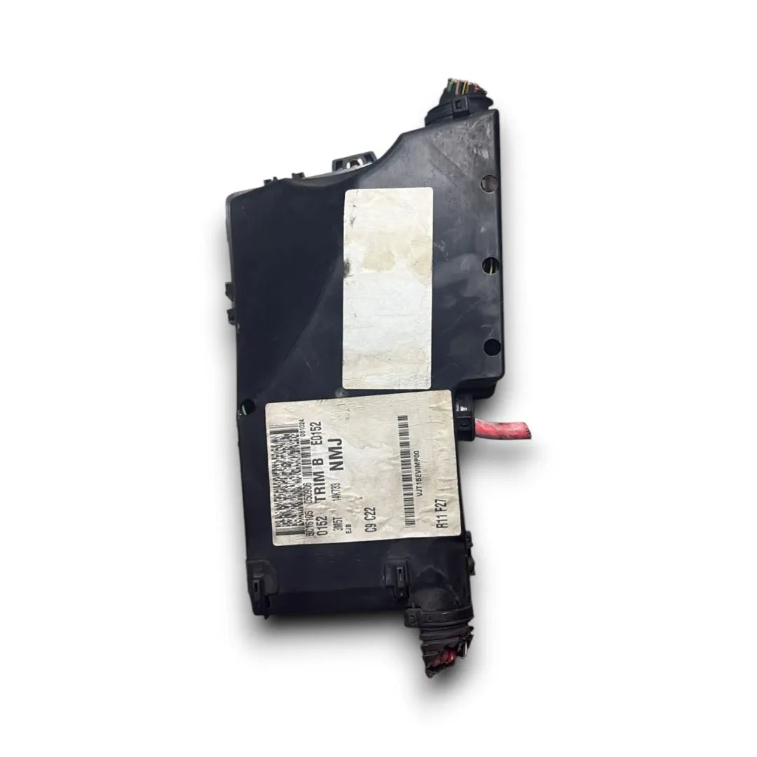 Dettaglio Scatola fusibili Ford Focus 2004–2008 cod. 3M5T-14A067-BC - foto 2
