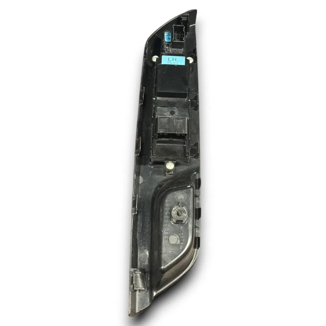Dettaglio Pulsantiera alzacristalli sinistra Suzuki Swift 2010–2013 OEM 83762-71L0 - foto 2