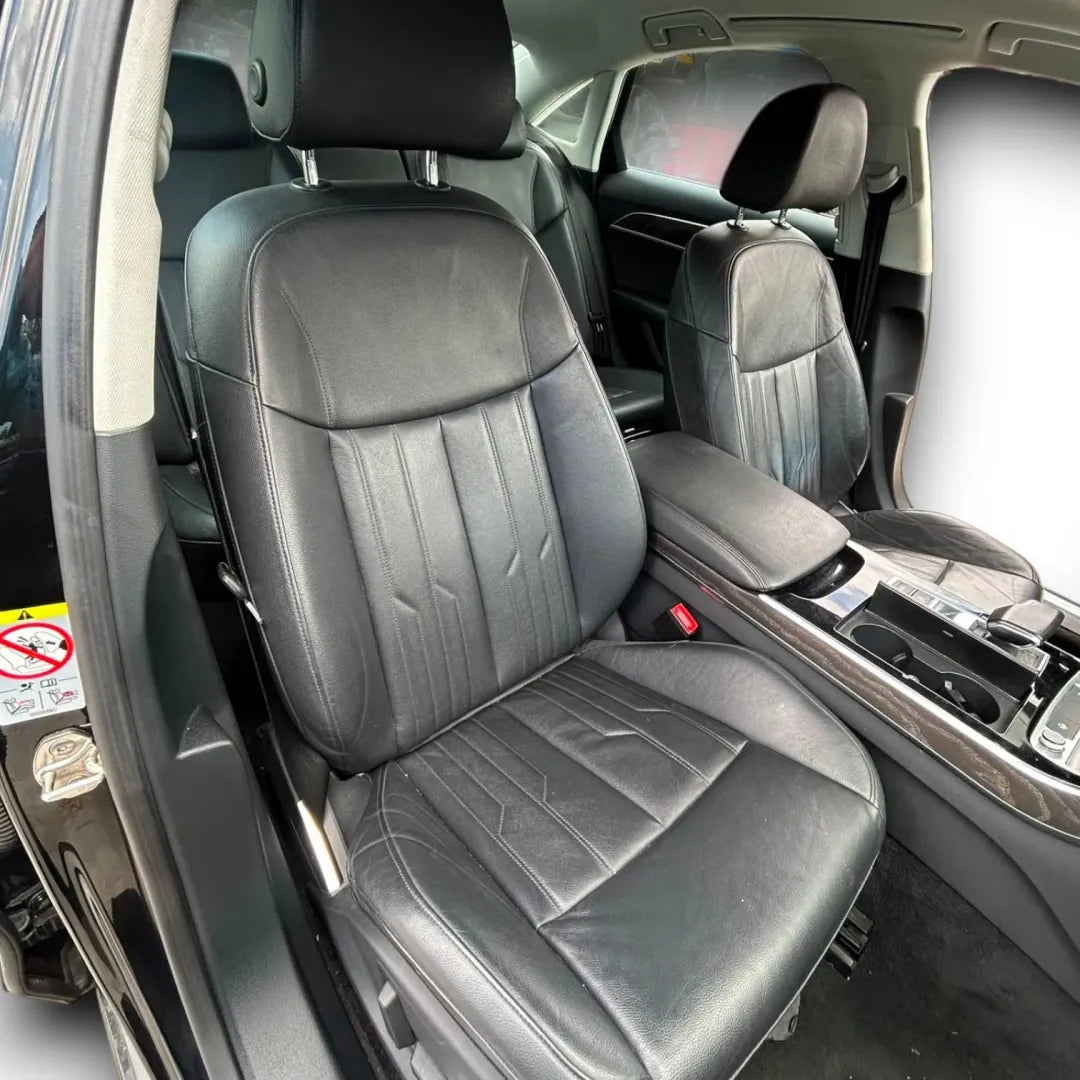Dettaglio Tappezzeria abitacolo Audi A8 - foto 2