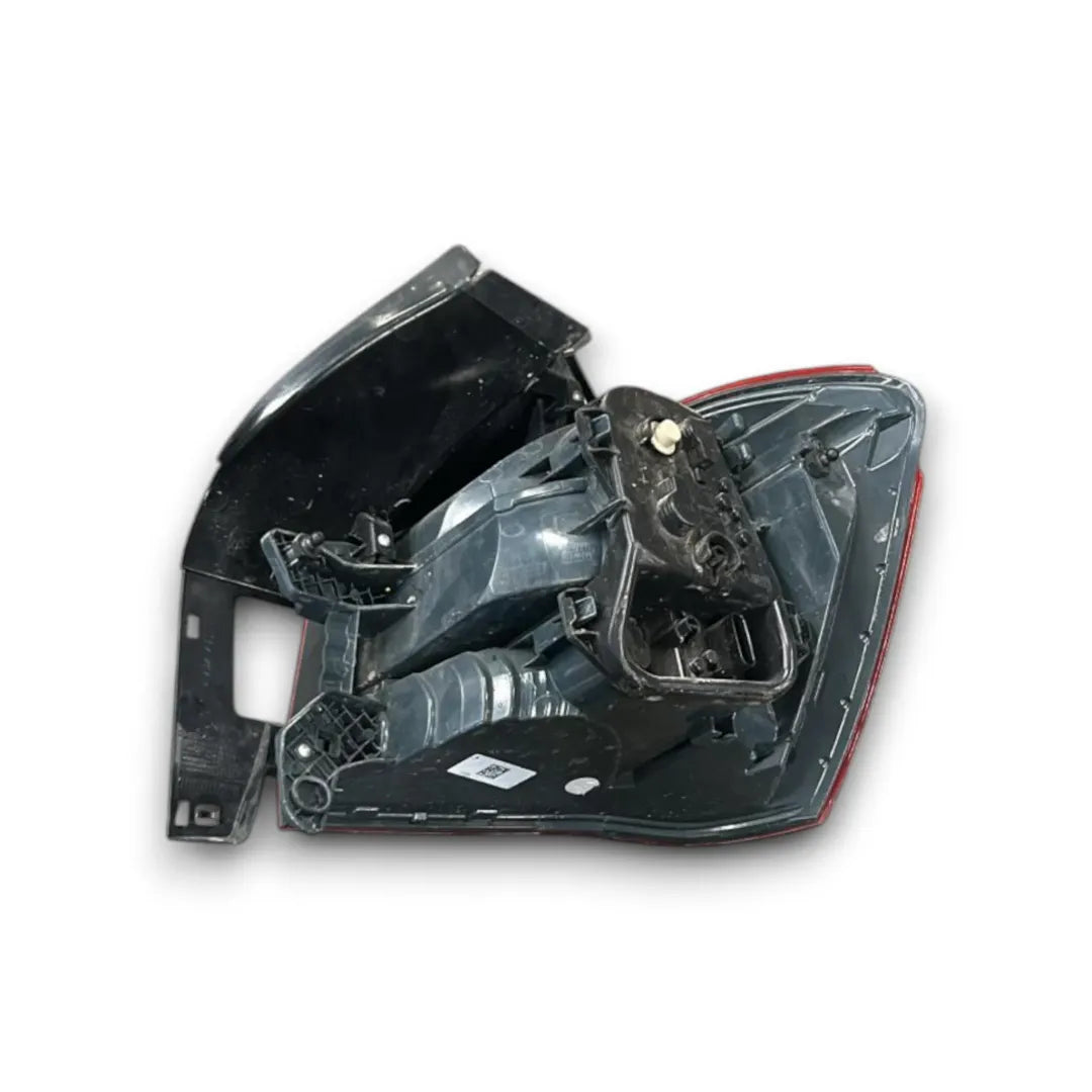 Dettaglio Fanale posteriore esterno sinistro BMW Serie 1 5P F20 dal 2015 OEM 63217359017 - foto 2